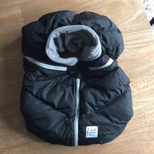 7am enfant cocoon car seat cover.  Like new.